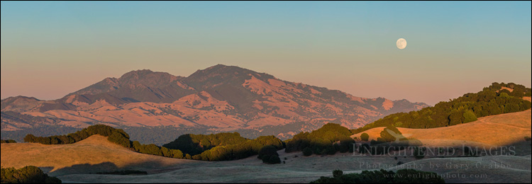 Photo: Panorama of a full moon super-moon rising over Mount Diablo as seen from Briones Regional Park, Contra Costa County, California