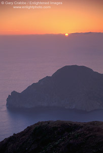 Picture: Sunset over the Pacific Ocean and Catalina Harbor, Catalina Island, California